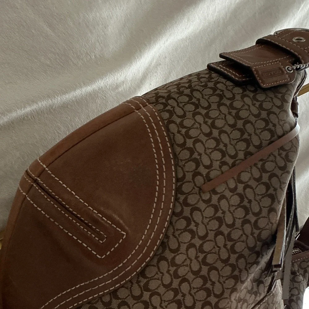 Coach Vintage 2006 Signature Tan & Brown Hobo Shoulder Bag (EUC) 🤩